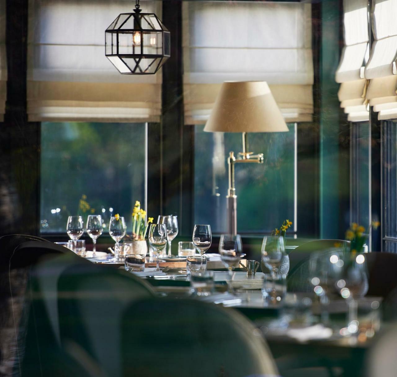 Hotel Monkey Island Estate Bray Exterior foto Restaurant