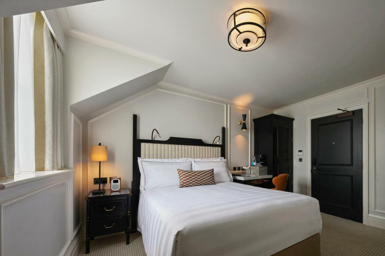 Hotel Monkey Island Estate Bray Exterior foto A bedroom at the London Edition