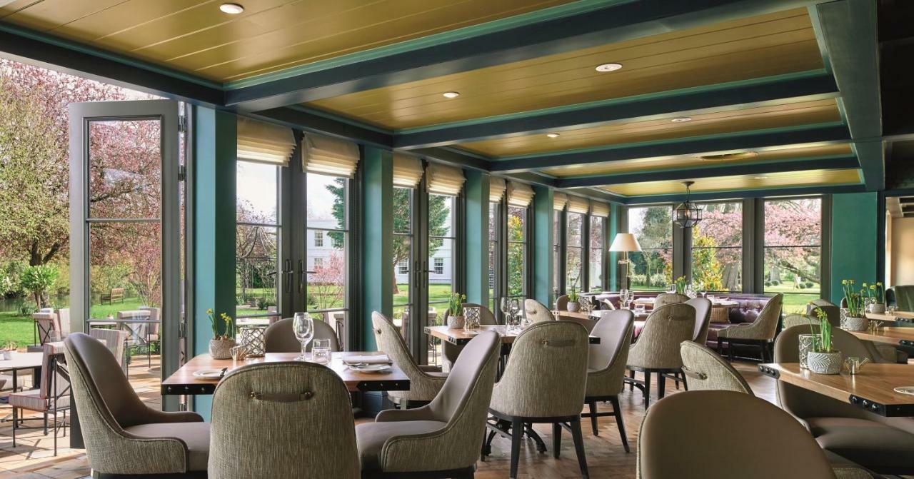 Hotel Monkey Island Estate Bray Exterior foto Restaurant
