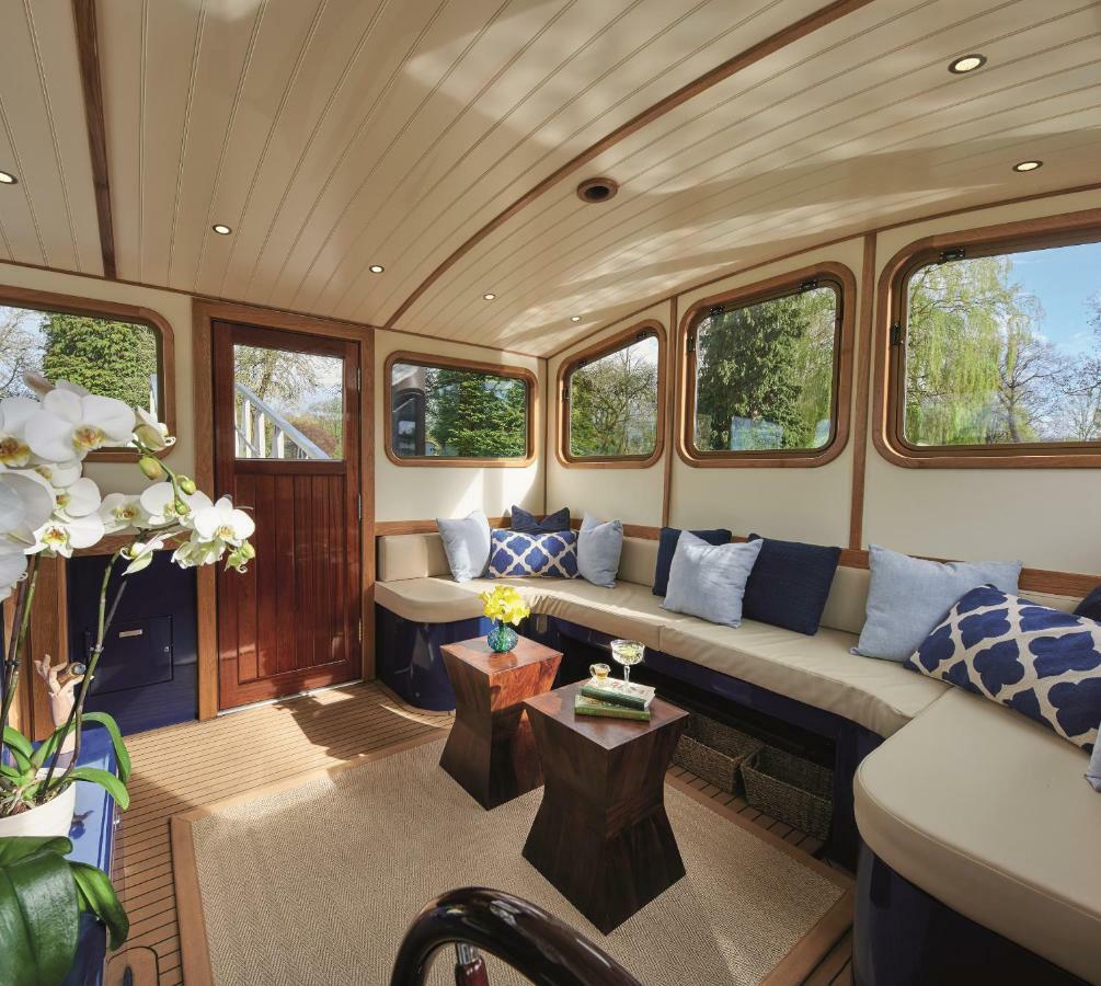 Hotel Monkey Island Estate Bray Exterior foto The interior of a houseboat
